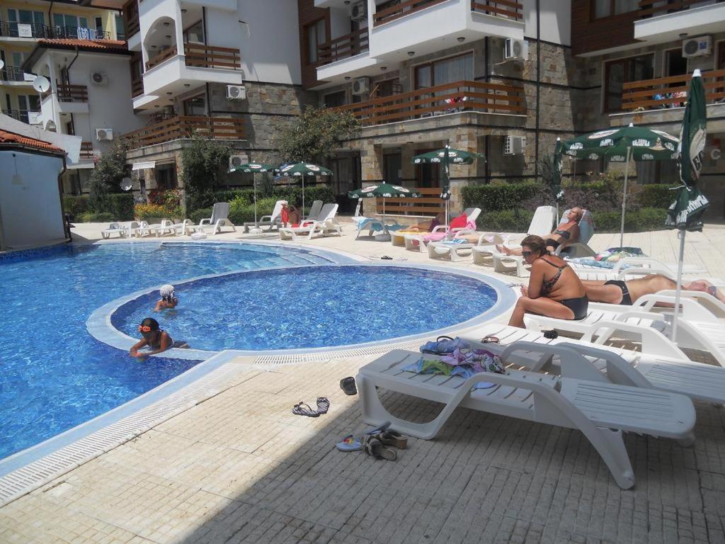 Vm Apartments Robinson Beach Pomorie Exterior photo