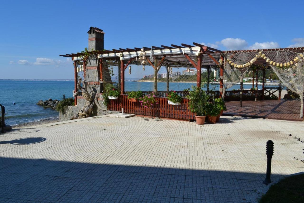 Vm Apartments Robinson Beach Pomorie Exterior photo